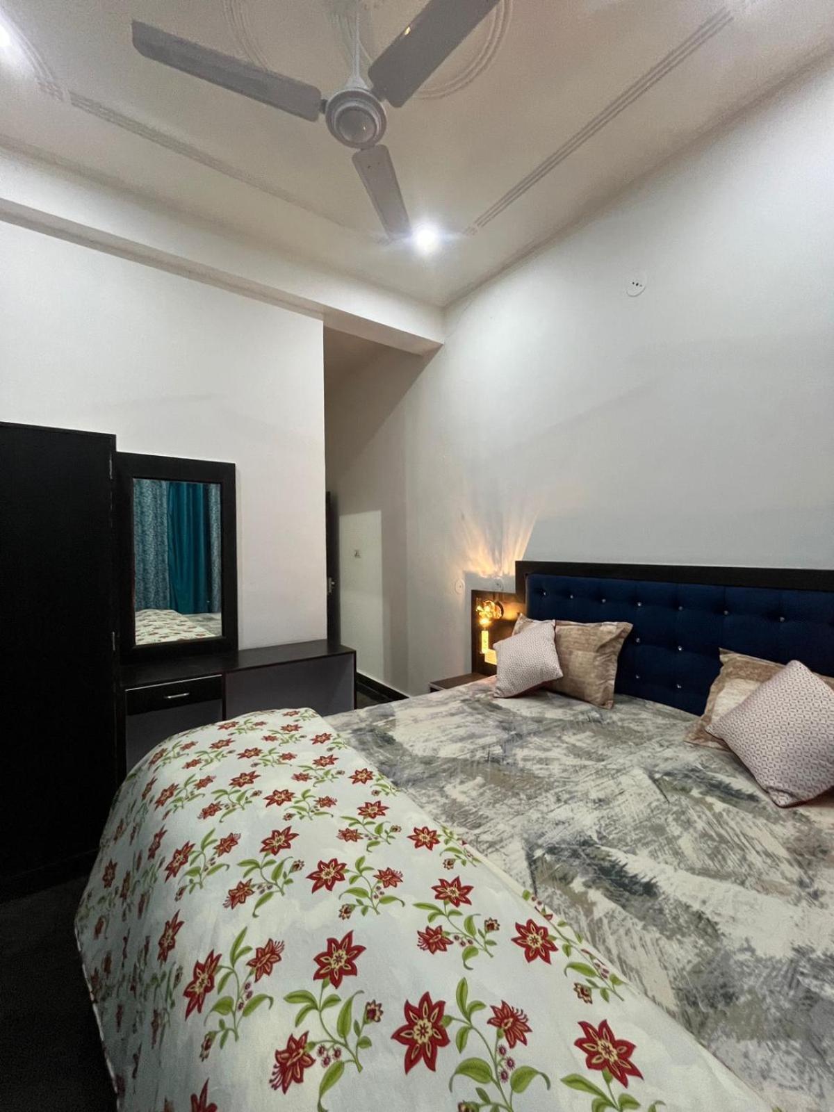 La Calma Homestay Кхаджурахо Экстерьер фото